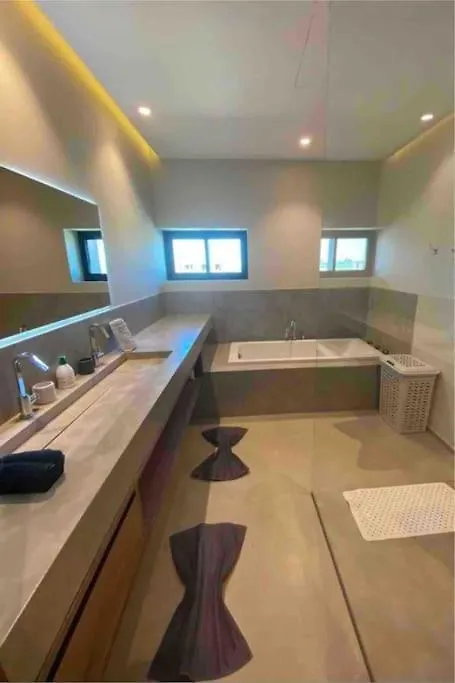 Magnifique Villa Sur Front De Golf Amelkis Marakeş