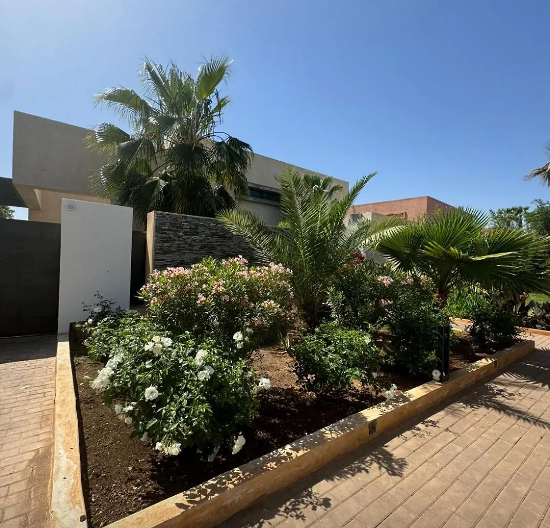 Magnifique Villa Sur Front De Golf Amelkis Marakeş